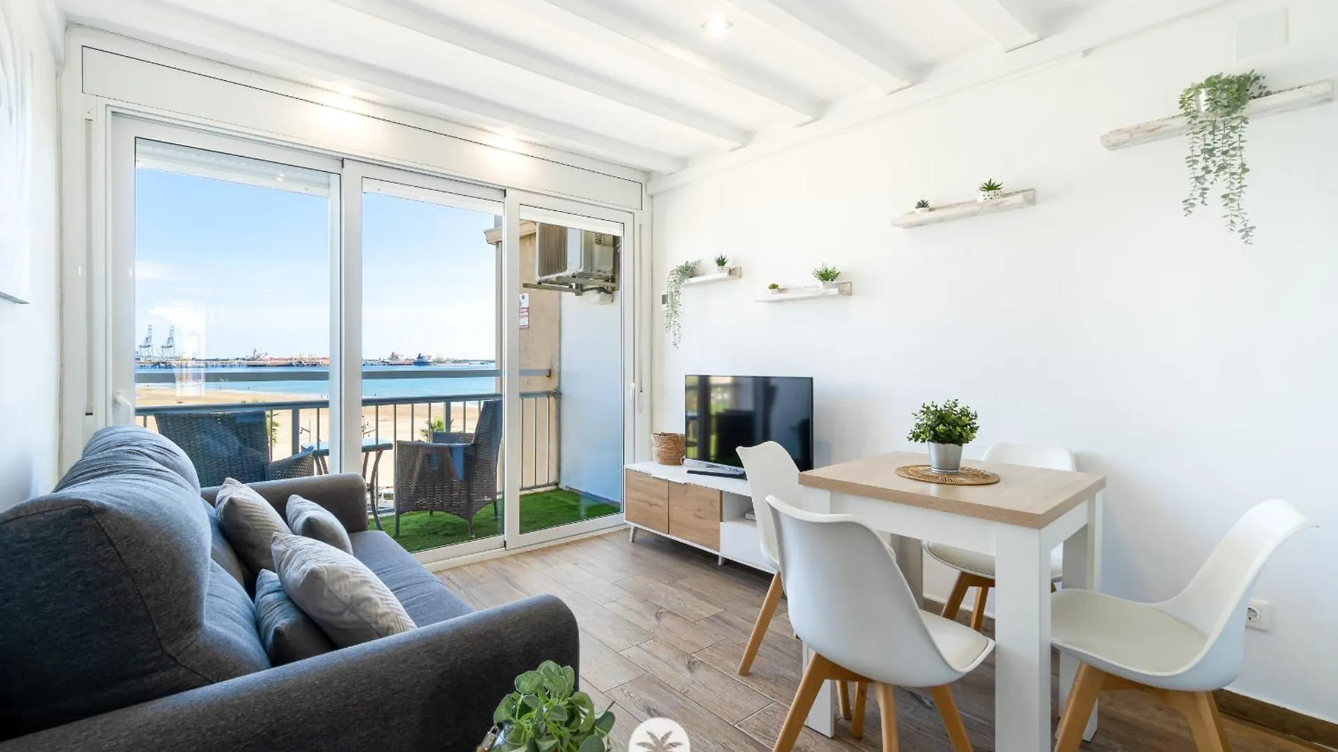 Mediterranean Way - Paradis Playa Seafront La Pineda Apartment